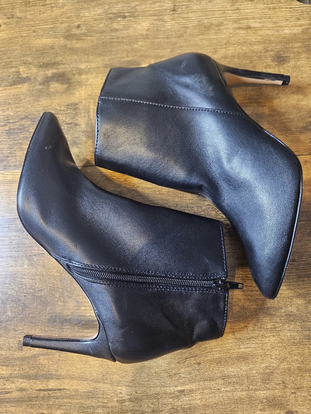 NEW XOXO Tylie Black Women's Ankle Stiletto Vegan Boots Side Zip Size 7.5M SCUFF